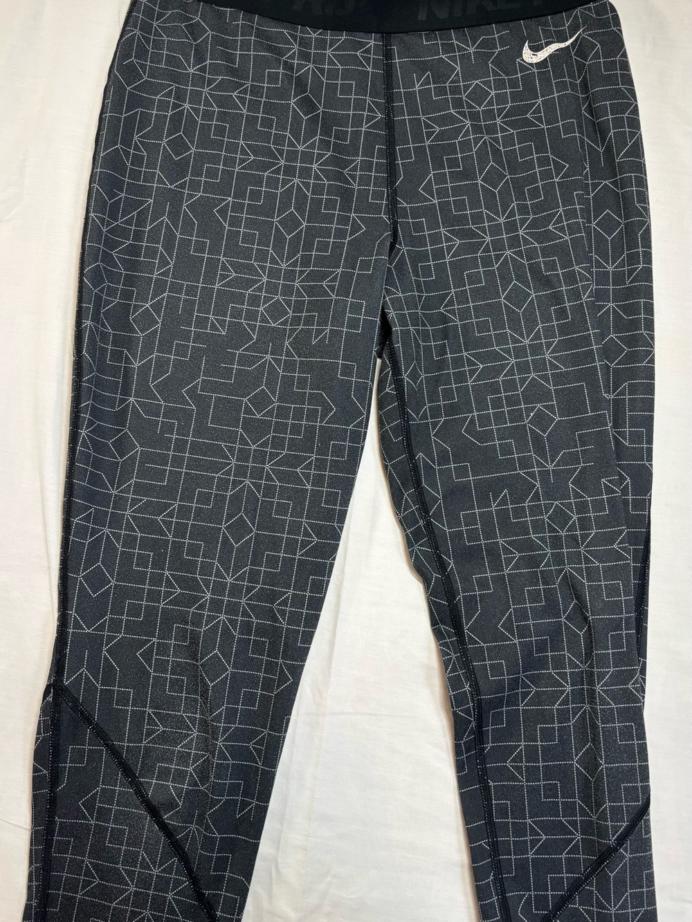 Nike pro Hyper warm Dri fit Women’s Medium leggings